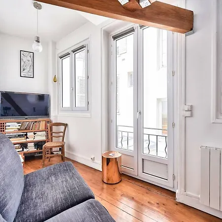 Apartment Studio On Mezzanine Floor - Picpusbercy